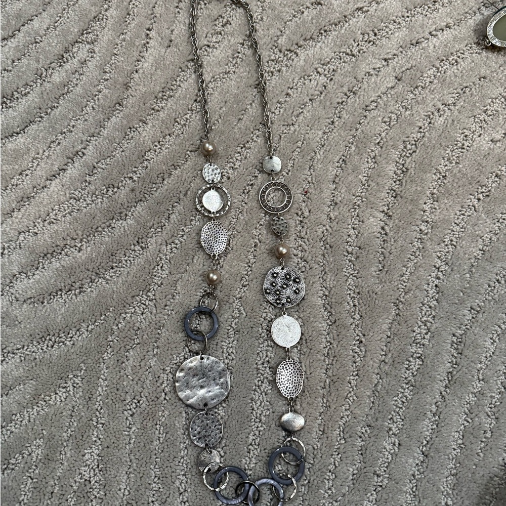 Elegant Silver Necklace with Textured Discs